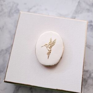 Hummingbird intaglio mounted on 4x4 block canvas.